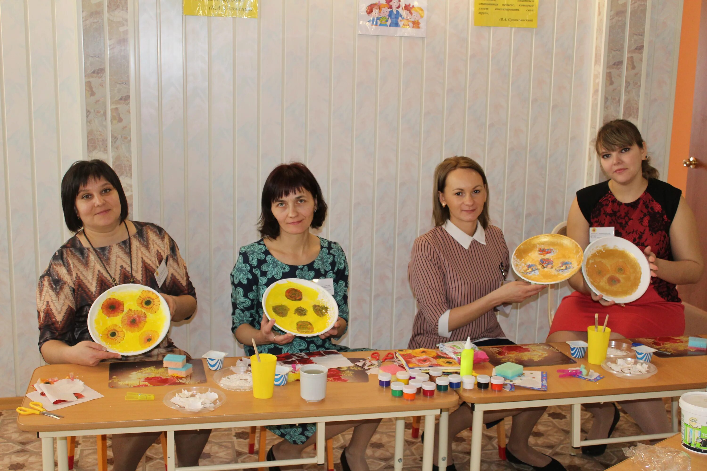 мастер класс для младших воспитателей. одежда помощника воспитателя в детском саду. мастер классы для родителей в детском саду. одежда для младшего воспитателя в детском саду. мастер-класс с родителями в детском саду.