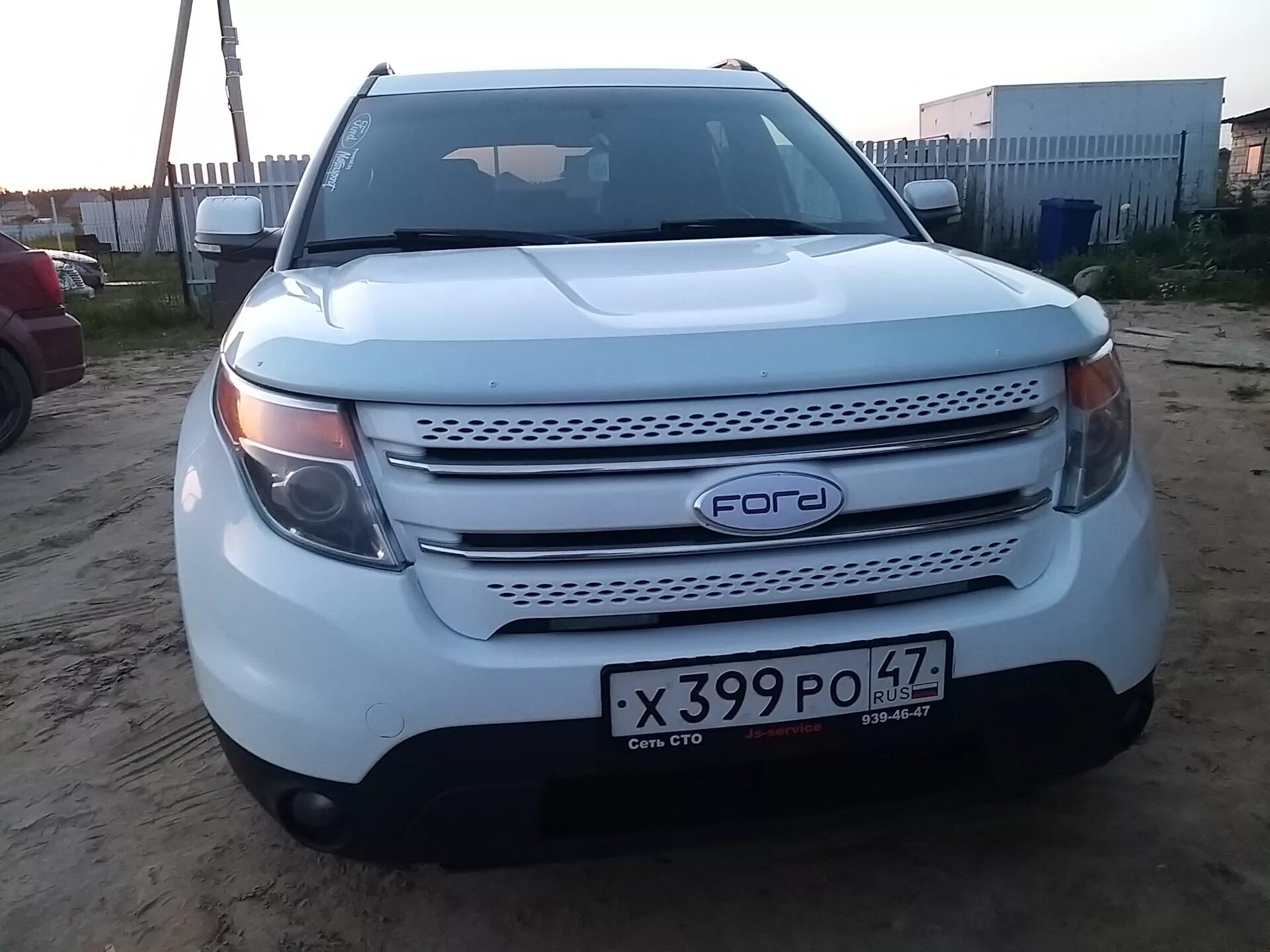 Купить форд эксплорер на авито. Дефлектор капота Ford Explorer 5. Мухобойка на Форд эксплорер 5. Дефлектор капота Форд эксплорер 2016. Форд эксплорер 5 белый.