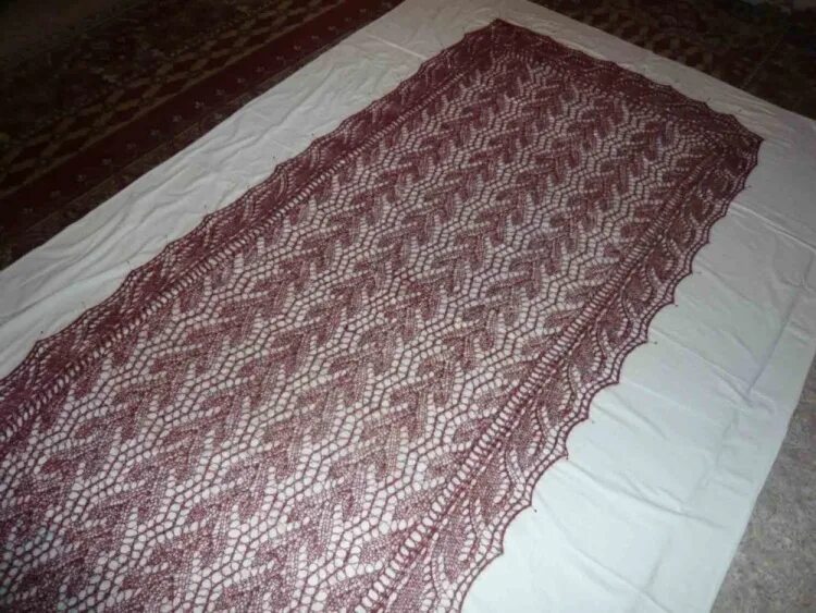 Палантин спицами мастер класс. Воздушный палантин спицами. палантин из тонкой пряжи спицами. нежный ажурный палантин спицами. палантин из мериноса спицами.