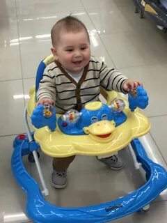 С какого возраста можно ходунки мальчику