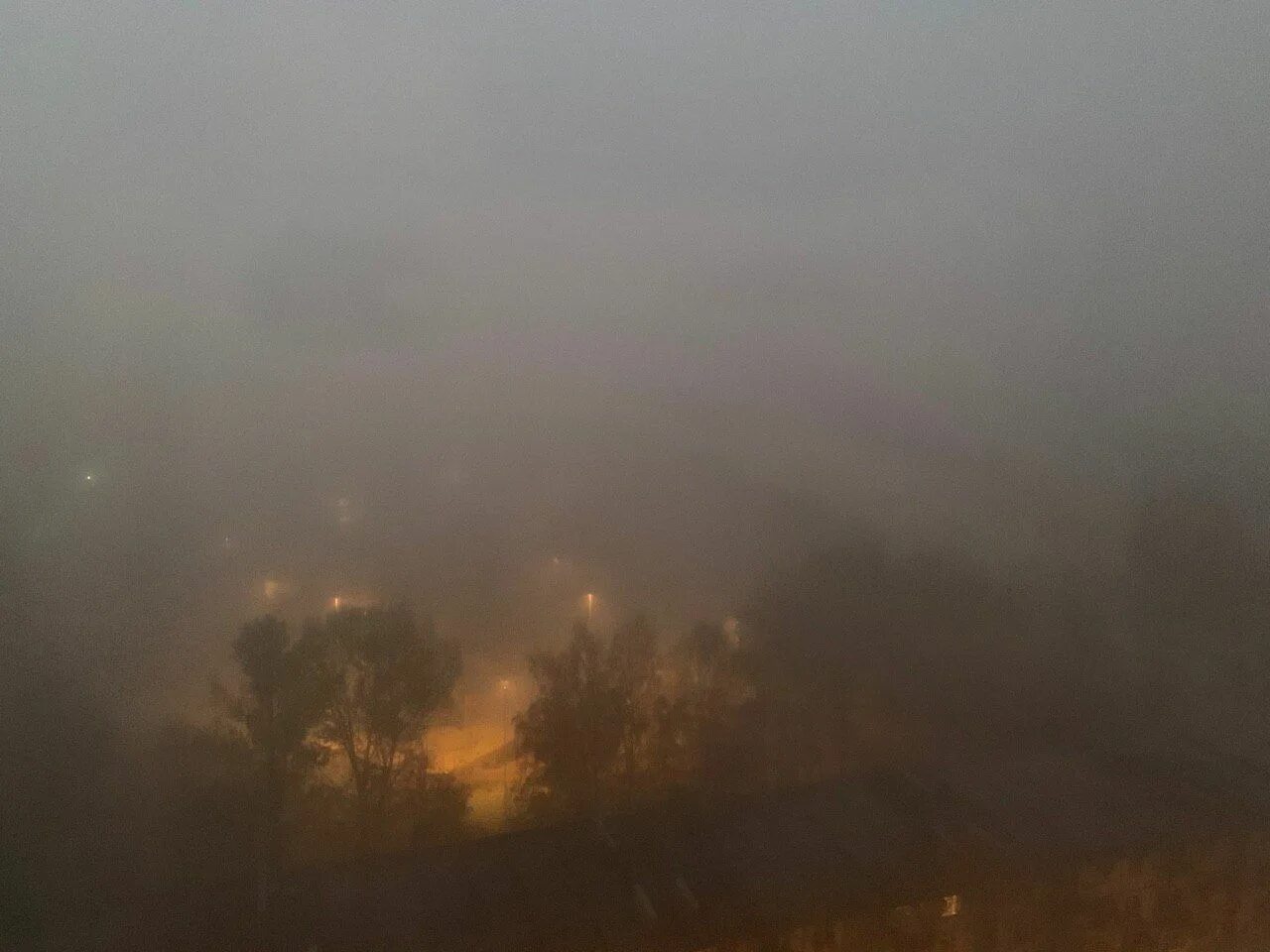 Туманный петербург. Питер васильевский остров туманное утро. Петербург туман. Питер в тумане. Петербург туман.