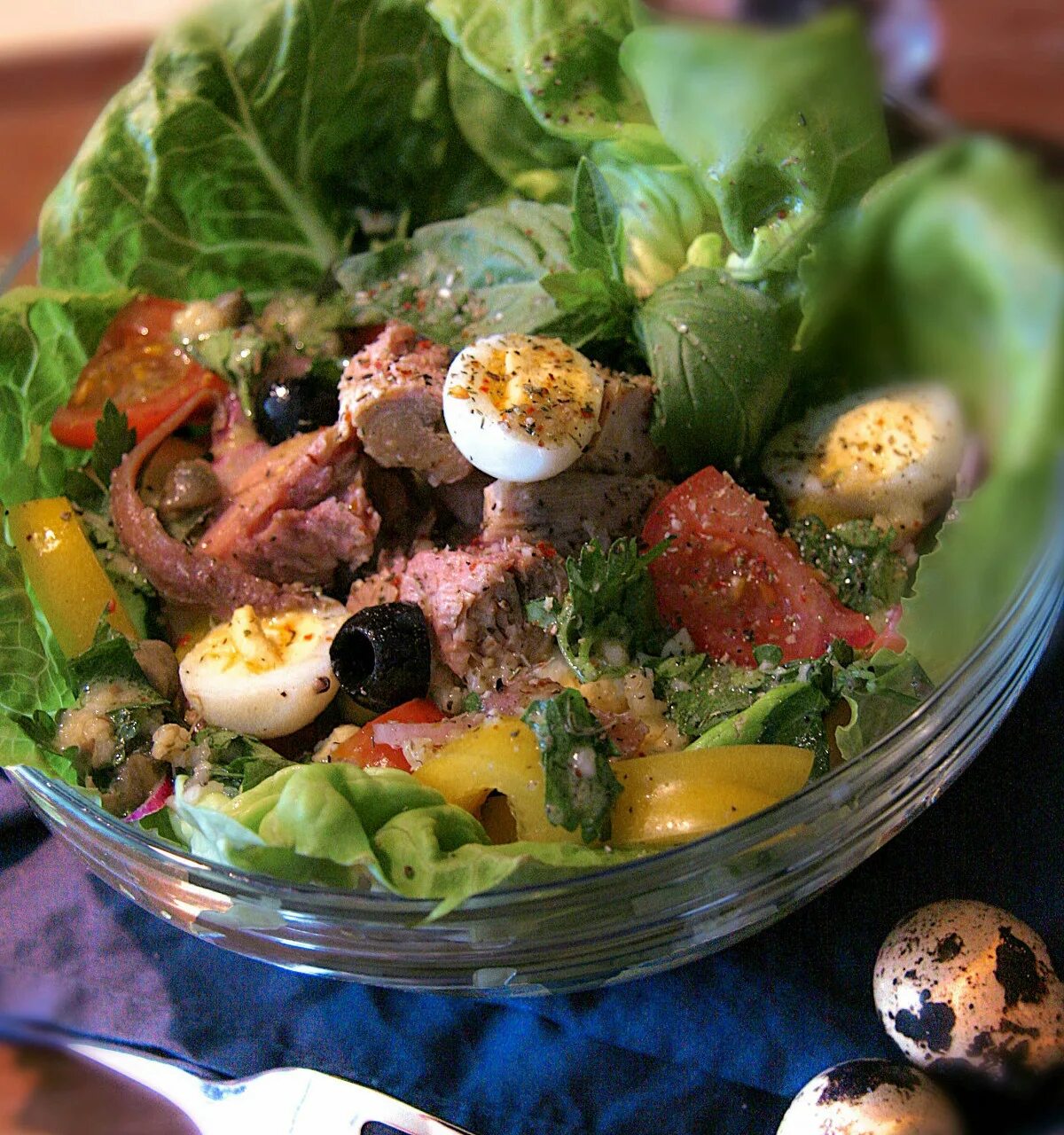 Салат нань азиатская кухня. Рецепт кухни салатов. Средиземноморский овощной салат. Рецепт кухни салатов. Панцанелла.