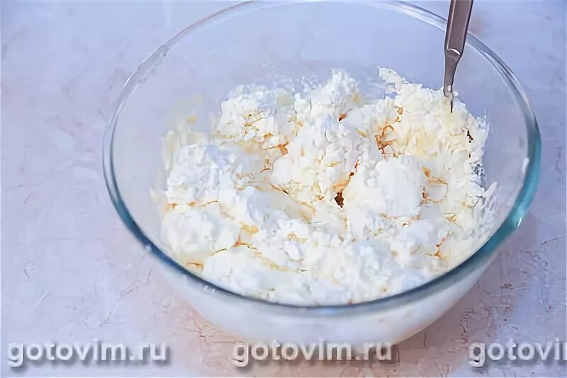 Сметана с изюмом. Творожная масса рецепты с фото. Творожная масса рецепты с фото. Творожная масса рецепты с фото. Творог с изюмом на пасху.