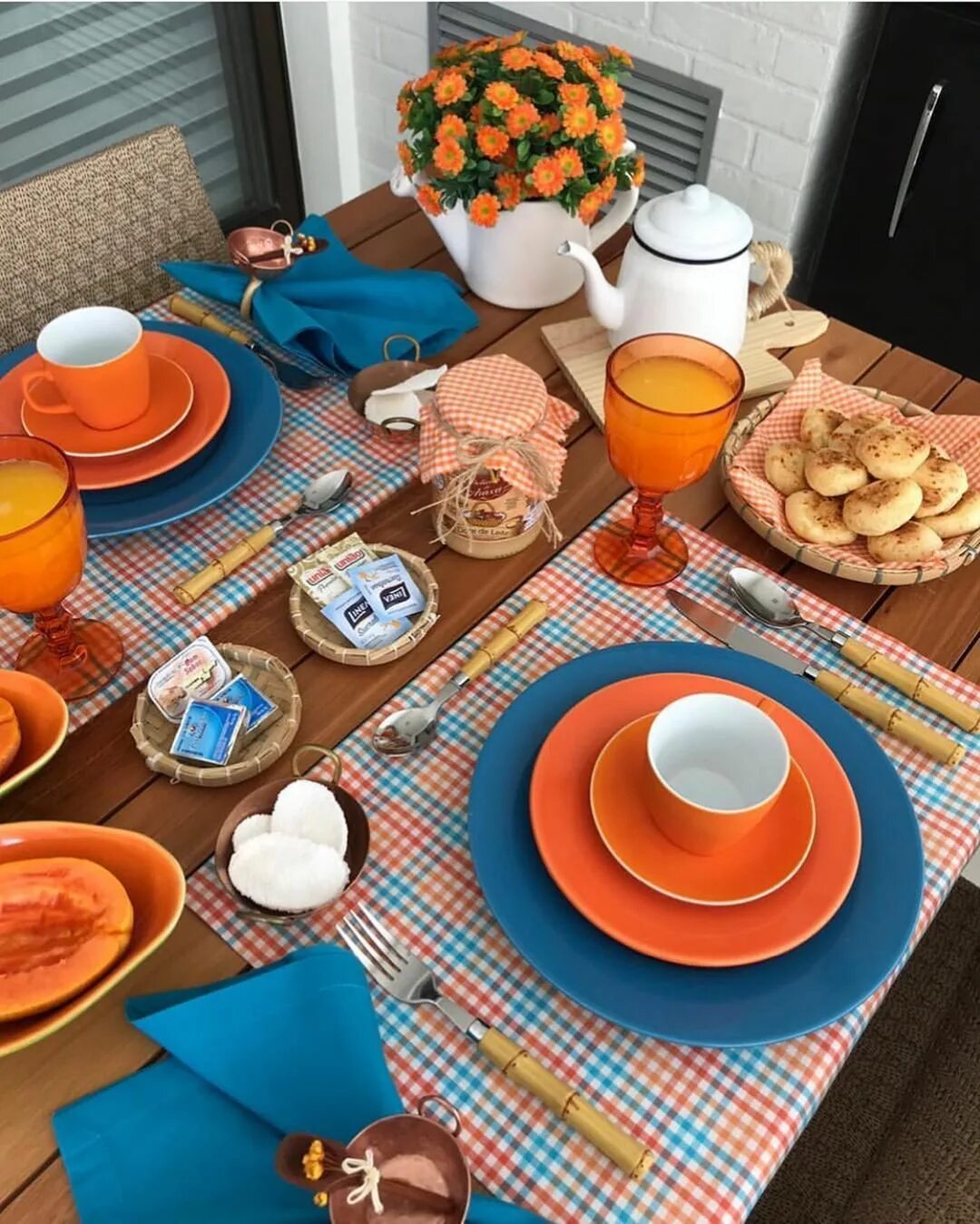 Домашняя сервировка. Красиво сервированный стол. Сервировка стола к завтраку. Красиво сервированный стол. Сервировка стола домашняя.