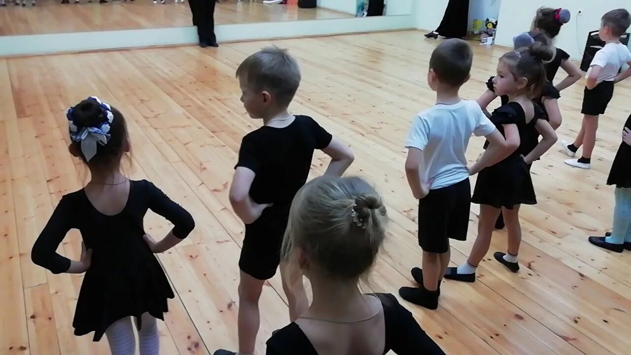 Уроки танцев 5 лет. Гармония курск танцы. открытый урок танцы. открытый урок по танцам. вальс армянск танцевальная студия.