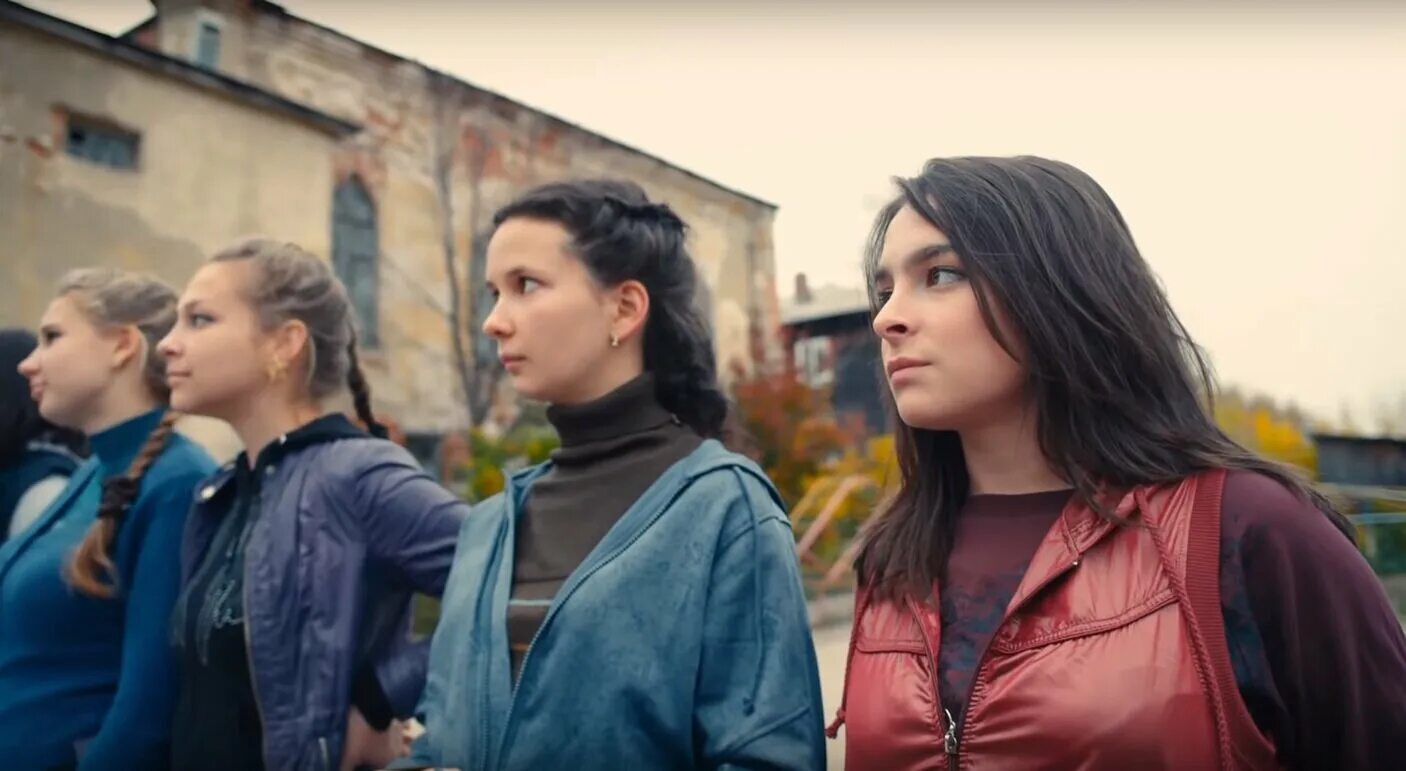 Лучшие подруги. Две подружки. Идеи для фотосессии с подругой. Ноэль и кали шелдон. Дочь в другом городе.