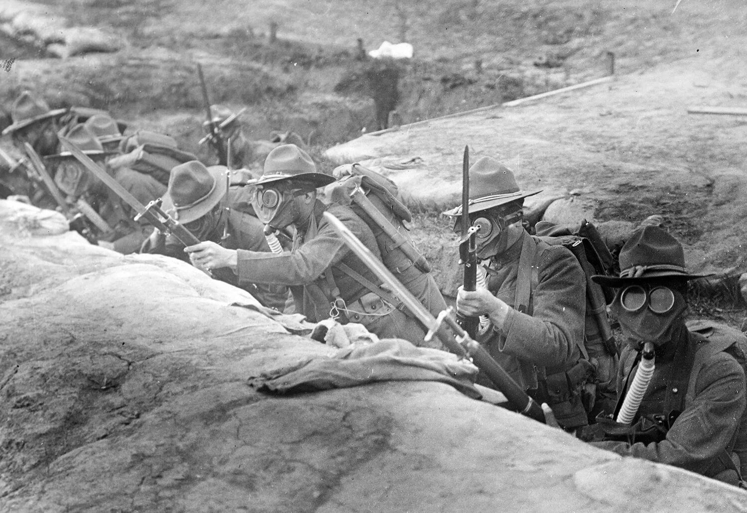Во время первой мировой войны. 1914 ПМВ. Британские солдаты в окопах 1 мировой.