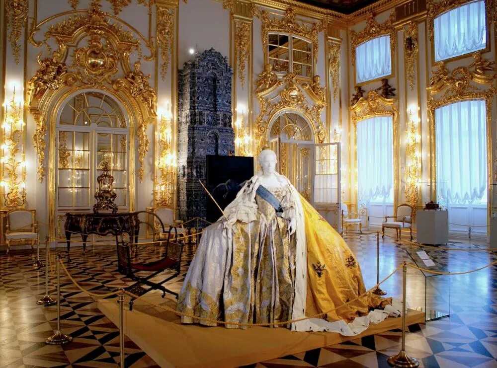 Дворец екатерины 1 в санкт-петербурге. Люди на экскурсии в питере. Санкт петербург 2 января экскурсии. Новогодний петербург 2023 парки. Санкт-петербург 2022 новый.