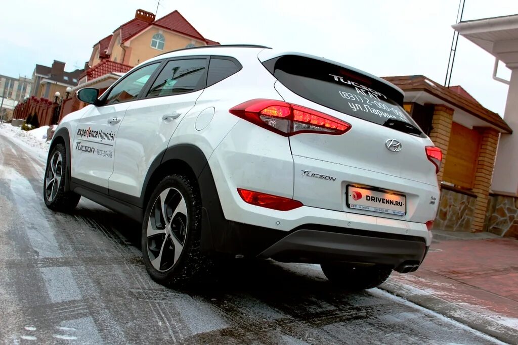 Тест драйв туссан. Хендай Туссан дром. Такси Туссан. Hyundai Tucson около дома. Тест драйв Хендай Туссан ix35 2014 механика полный привод.