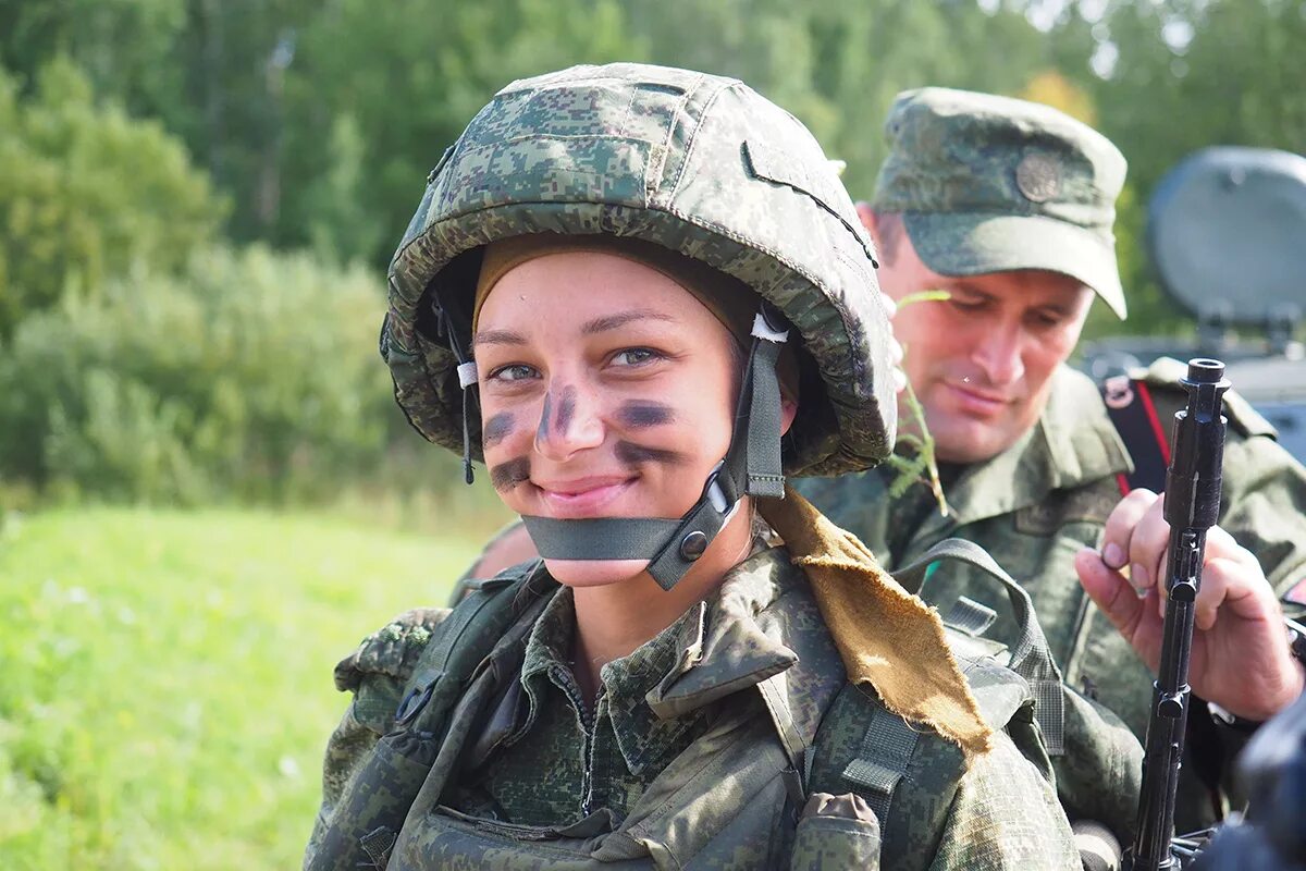 Русские военные врачи. Девушки в военной форме. Фотосессия в военной форме.