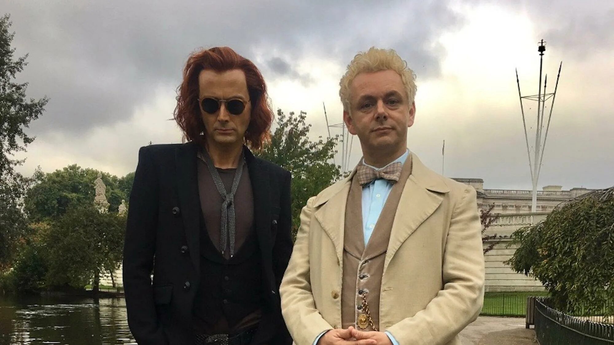 Благие знамения сколько. David Tennant good Omens.