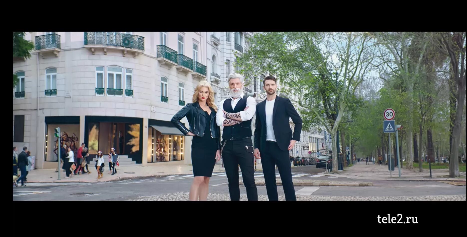 Реклама теле2 2022. Телефоны теле2 реклама. Ксиоми в теле 2. Дед из теле2 актер. Теле2 реклама 2019.