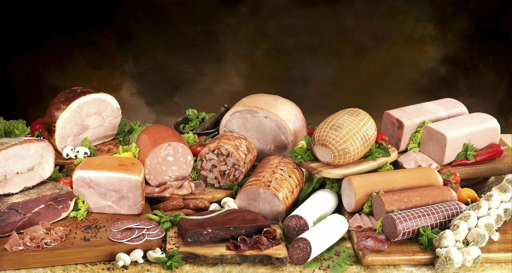 Сырая продукция. Любитель сыра. Сырая продукция. Мясные продукты. Сырая продукция.