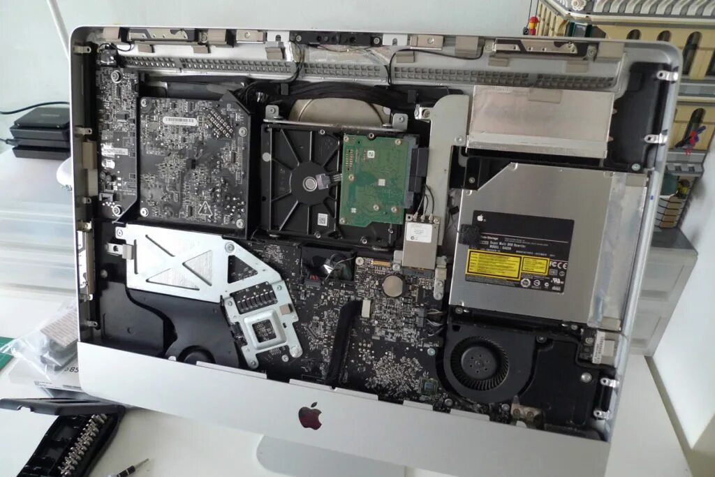 Imac 27 разобранный. 5 2011. Разбор imac 21. Apple a1312. Imac 27 2011 оперативная память.