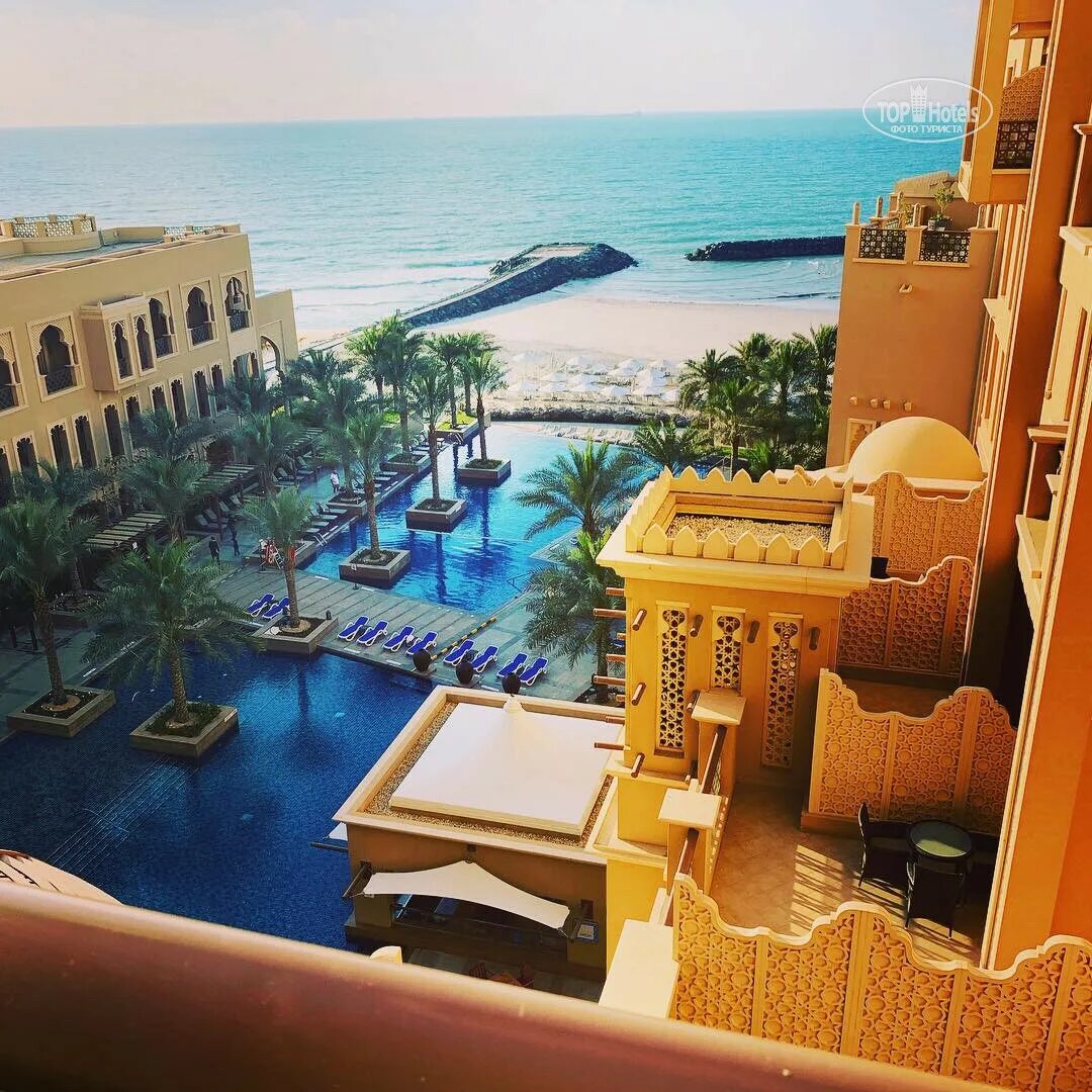 Шератон спа шарджа. Отель Sheraton Sharjah Beach Resort Spa 5. ОАЭ отель Sheraton Sharjah Beach 5. Шарджа отель Шератон 5 звезд. Шератон Дубай Шарджа.