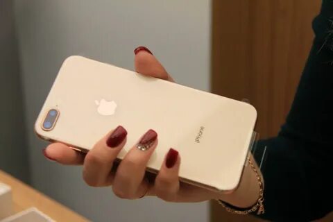 Айфоны в руке картинки