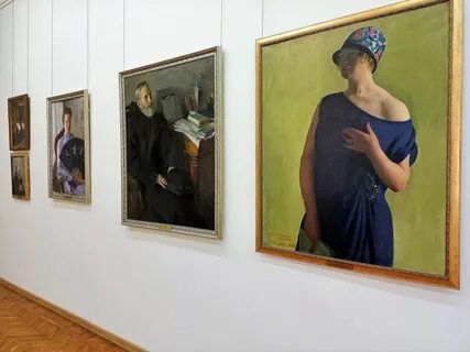 Искусство служит