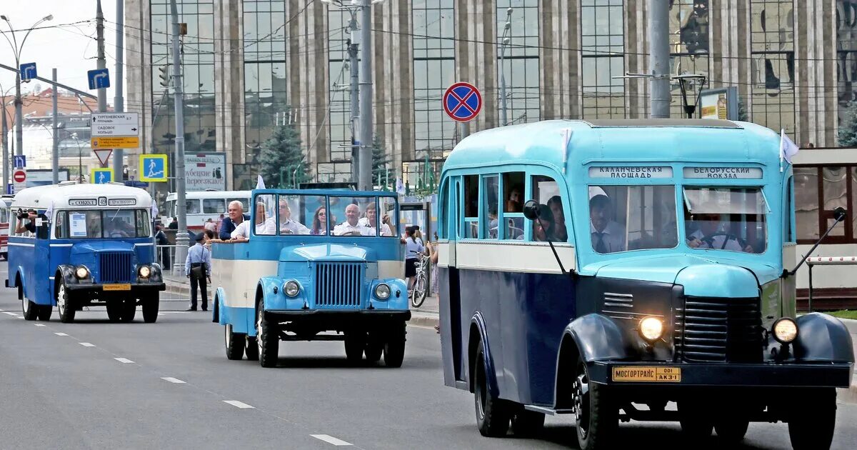 Ретро парад москва. Парад ретро автобусов. Парад Московского транспорта. Парад ретро техники Москва. Транспорт Москвы.