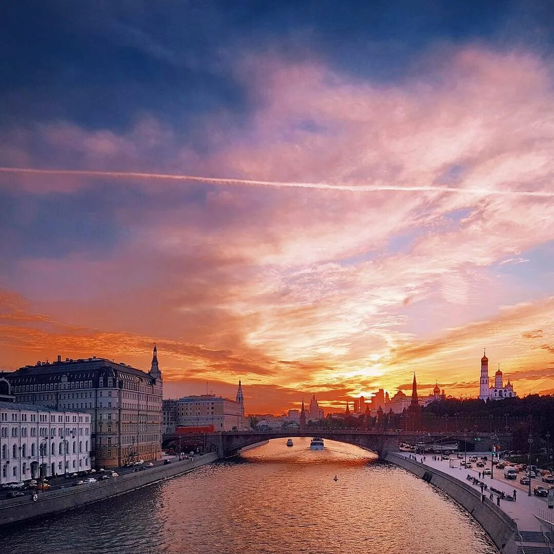 Закат в Москве. Красивый закат в Москве. Закат на Москве реке. Рассвет в Москве.