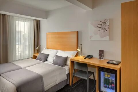 Pay hotel