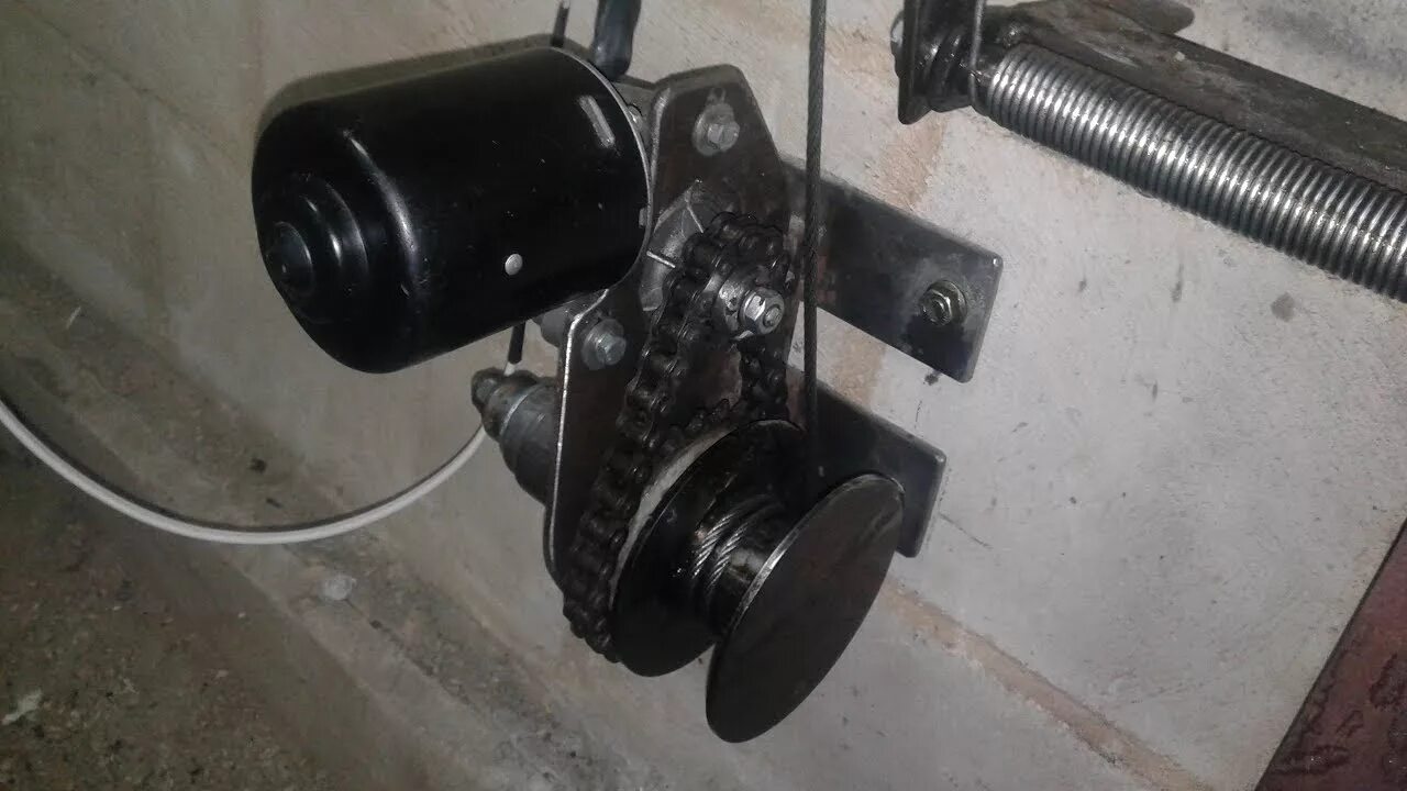 Натяжитель цепи каракат зис 5. Привод для откатных ворот из стартера ваз 2106. Цепной привод для откатных ворот. Минитрактор переломка из мотоблока. Как сделать привод.