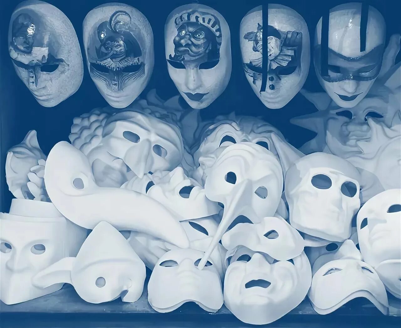 Играем роль маски. Много масок. Маска личности. Социальные маски. Роли маски.