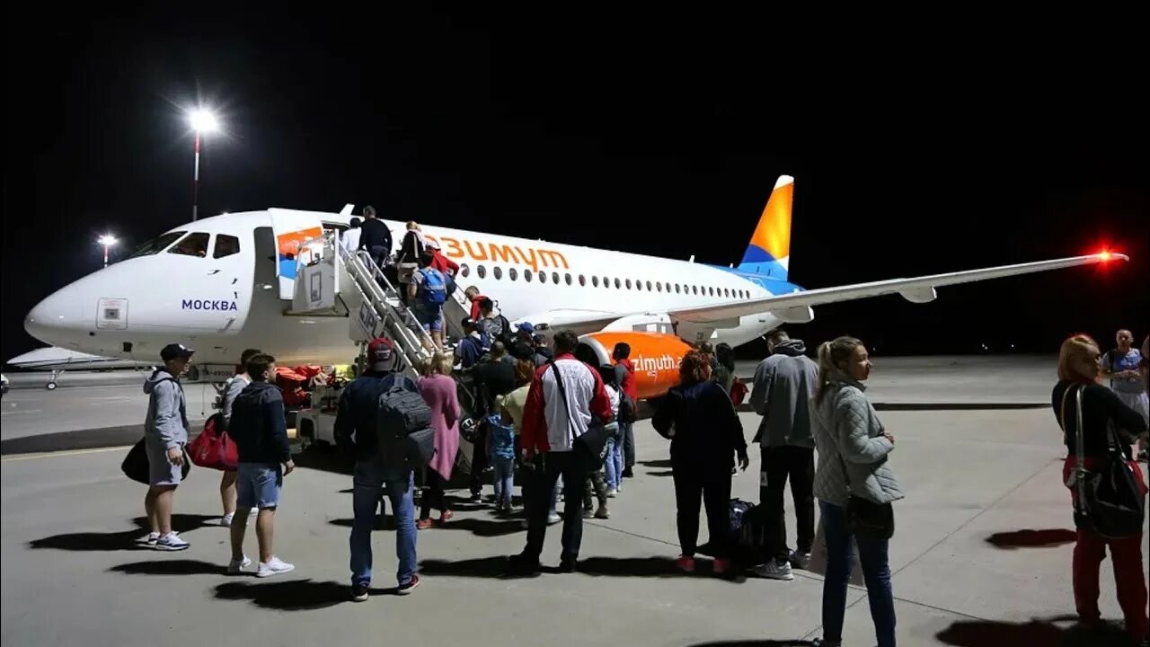 Самолет таджикистан сомон эйр. Самолеты сомон эйр в аэропорту. Аэропорт таджикистан душанбе. Аэропорт таджикистан душанбе. Айрапорттажикистан душанбе.