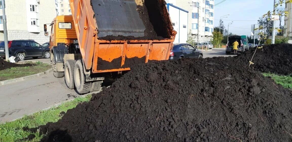 Тонна чернозема в кубах