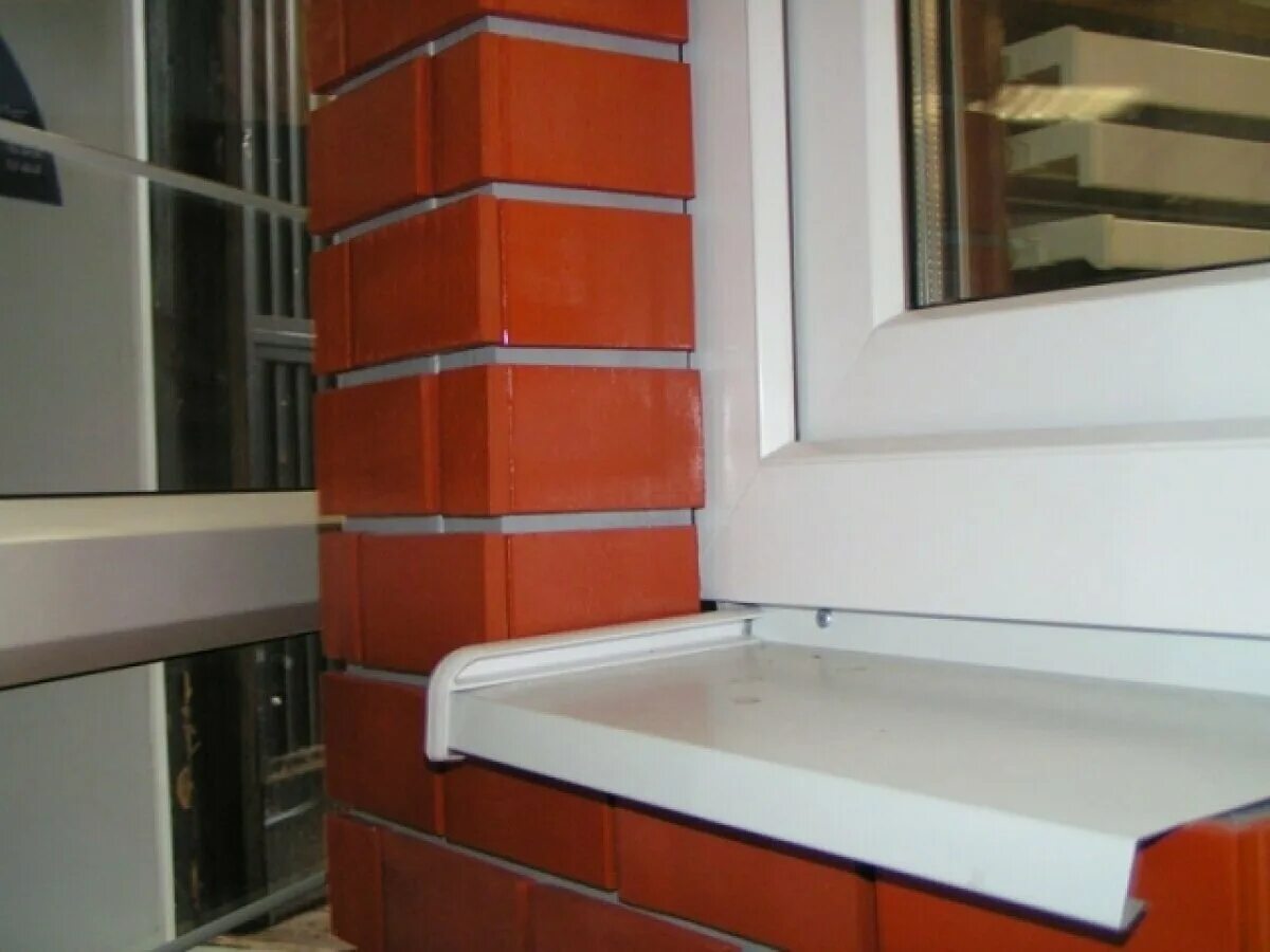 установка отливов на пластиковые. отлив оконный 7024. Rehau нащельник 561660. установка отливов на пластиковые. отлив подоконника 150х300.