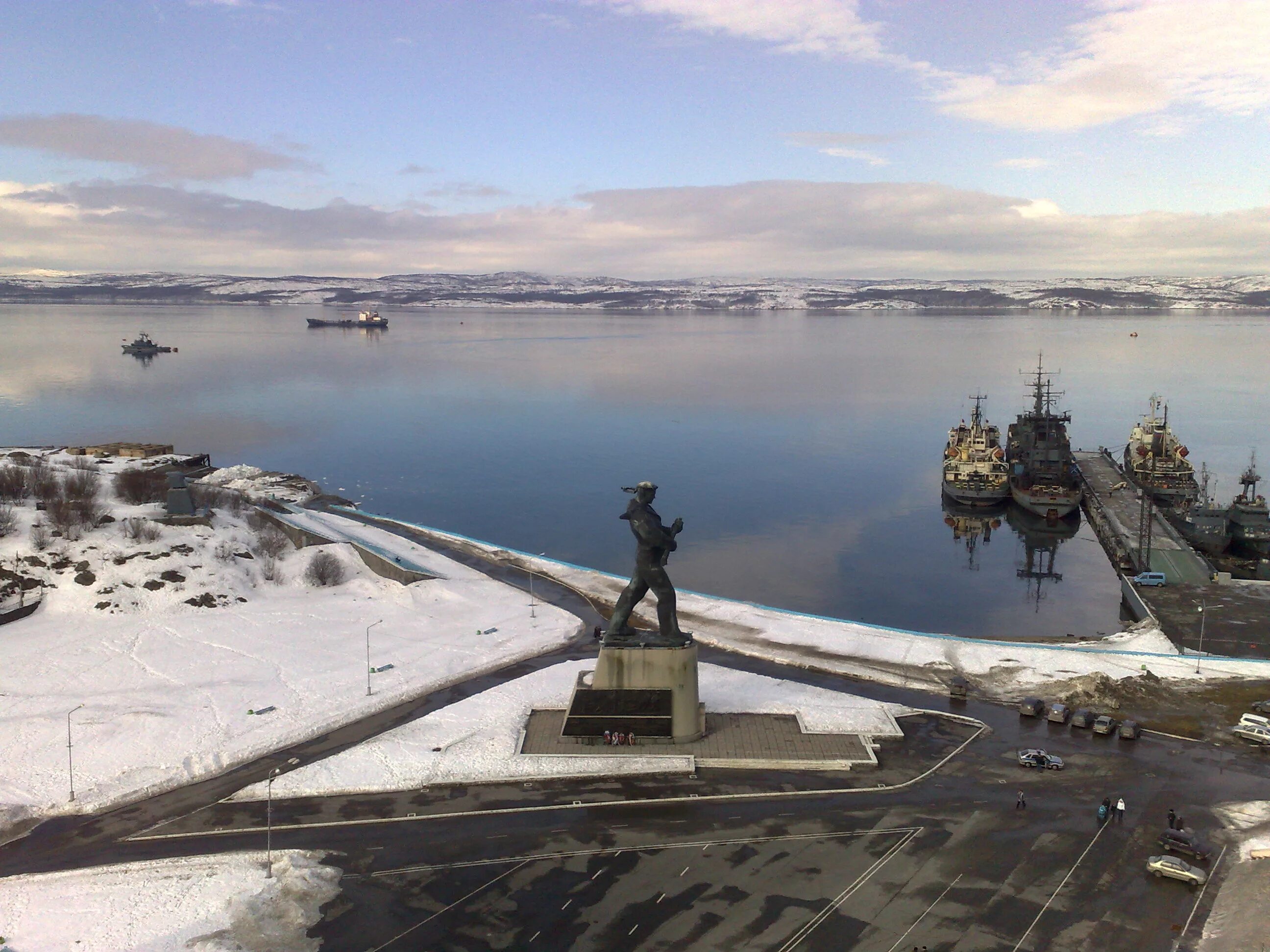 Снять североморск. Североморск столица северного флота. кольский полуостров североморск. североморск площадь города. североморск мурманская область зима.
