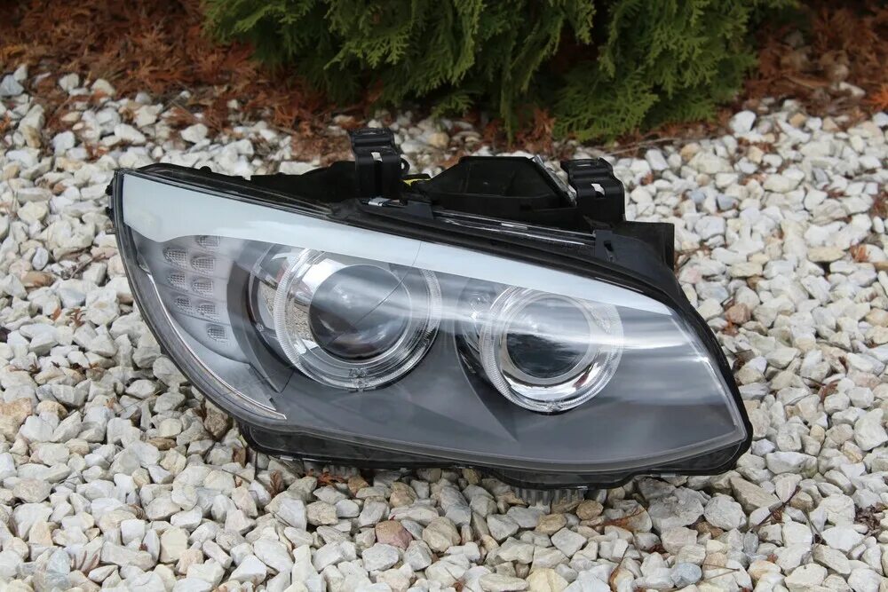 Какого года фары. Bmw 520 рестайл 2001 года фара ксенон. bmw 520 2000 года фара ксенон. e92 фары. фара линзованная скания.
