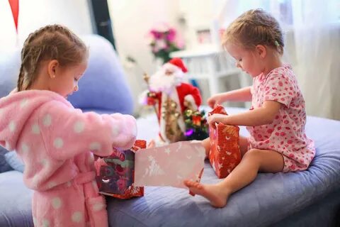 Новый год всем подарки под подушки