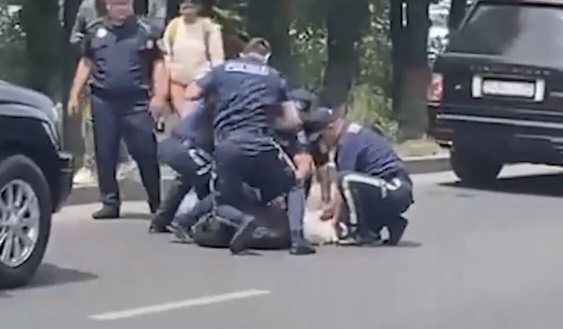 Задержан руденко. Казахстанская полиция. задержание за наркотики. задержанные знаменитости. наркотическое опьянение.