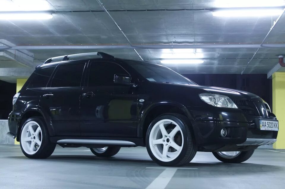 Outlander 2003. Outlander 2005 r18. Mitsubishi outlander 1 поколение на 17 диски. Митсубиси аутлендер 1 r18. Диски митсубиси аутлендер 1.