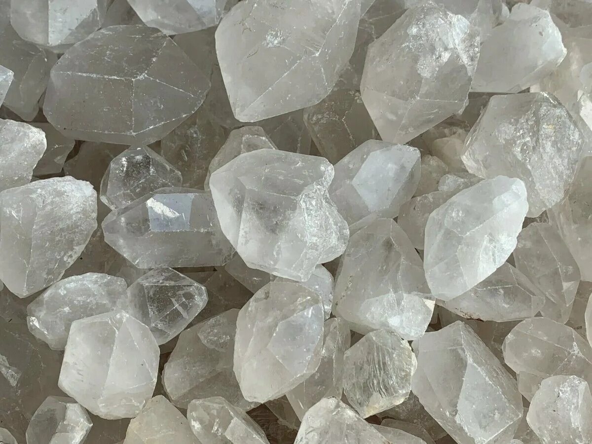 Clear Quartz камень. Clear Quartz Crystal. Натуральный камень кварц прозрачный. Чистый кварц. Прозрачно кристаллический