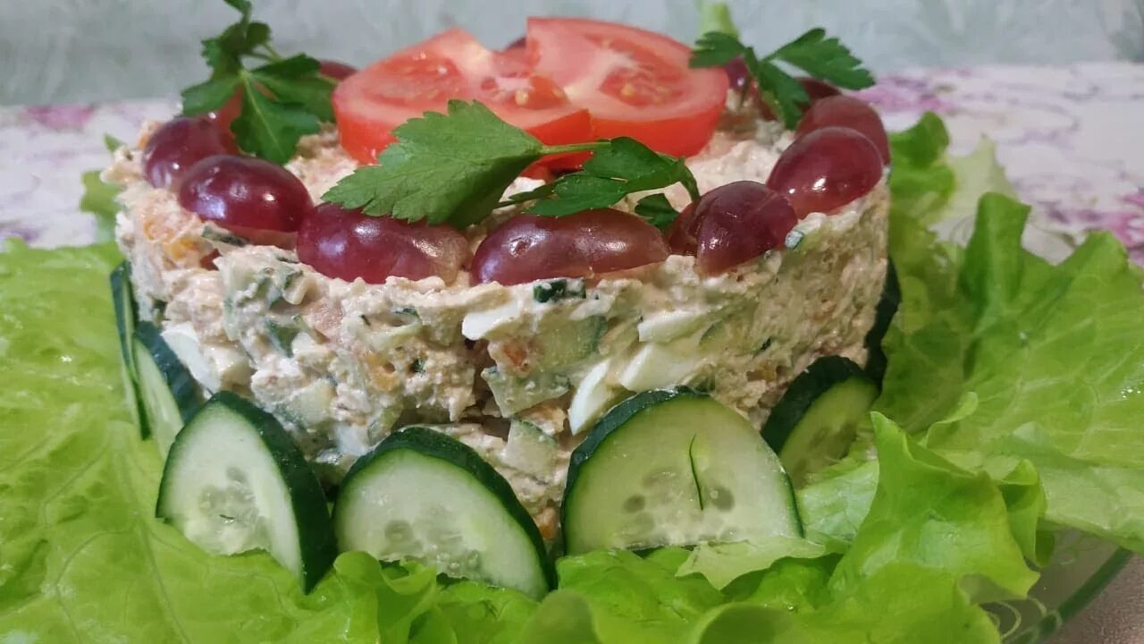 Салаты для праздничного стола. Салат к мясу на праздничный стол. Салат мясной. Салат праздничный с мясом. Салат мужской.