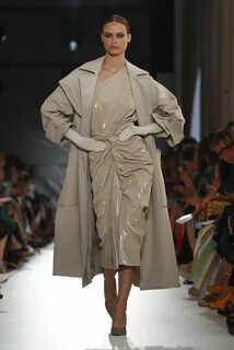 Показ max mara