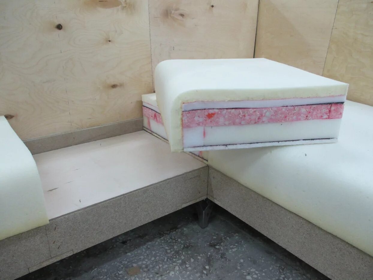 Замена поролона в диване. Обивка паролоном мягкой мебел. Замена поролона в диване. Обивка старого дивана. Меняем поролон на диване.