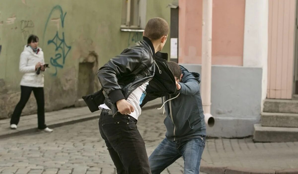 Неудачнику дали систему позволяющую побеждать хулиганов. Неудачнику дали систему позволяющую побеждать хулиганов