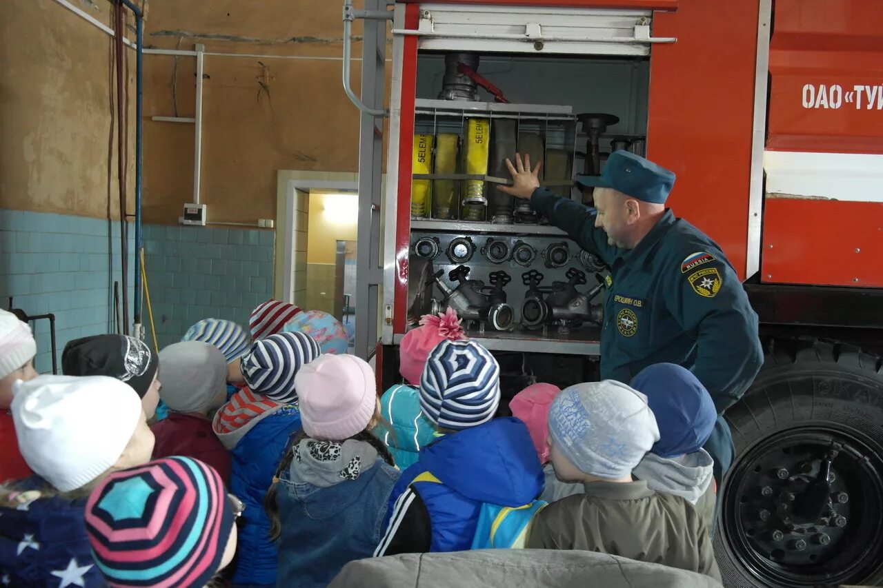 Пожарная часть 19 русский язык. Ангарск пожарная часть 19. ПЧ-19. 19 ПСЧ. Кабинет начальника караула пожарной части.