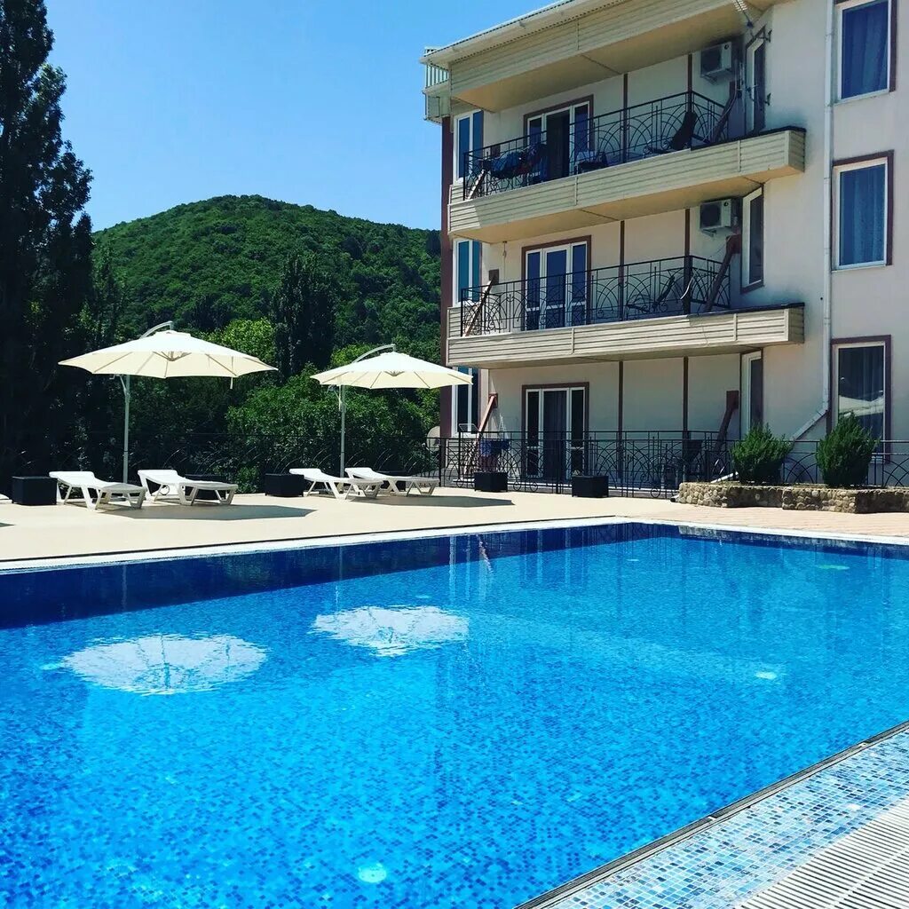 архипо осиповка с бассейном у моря