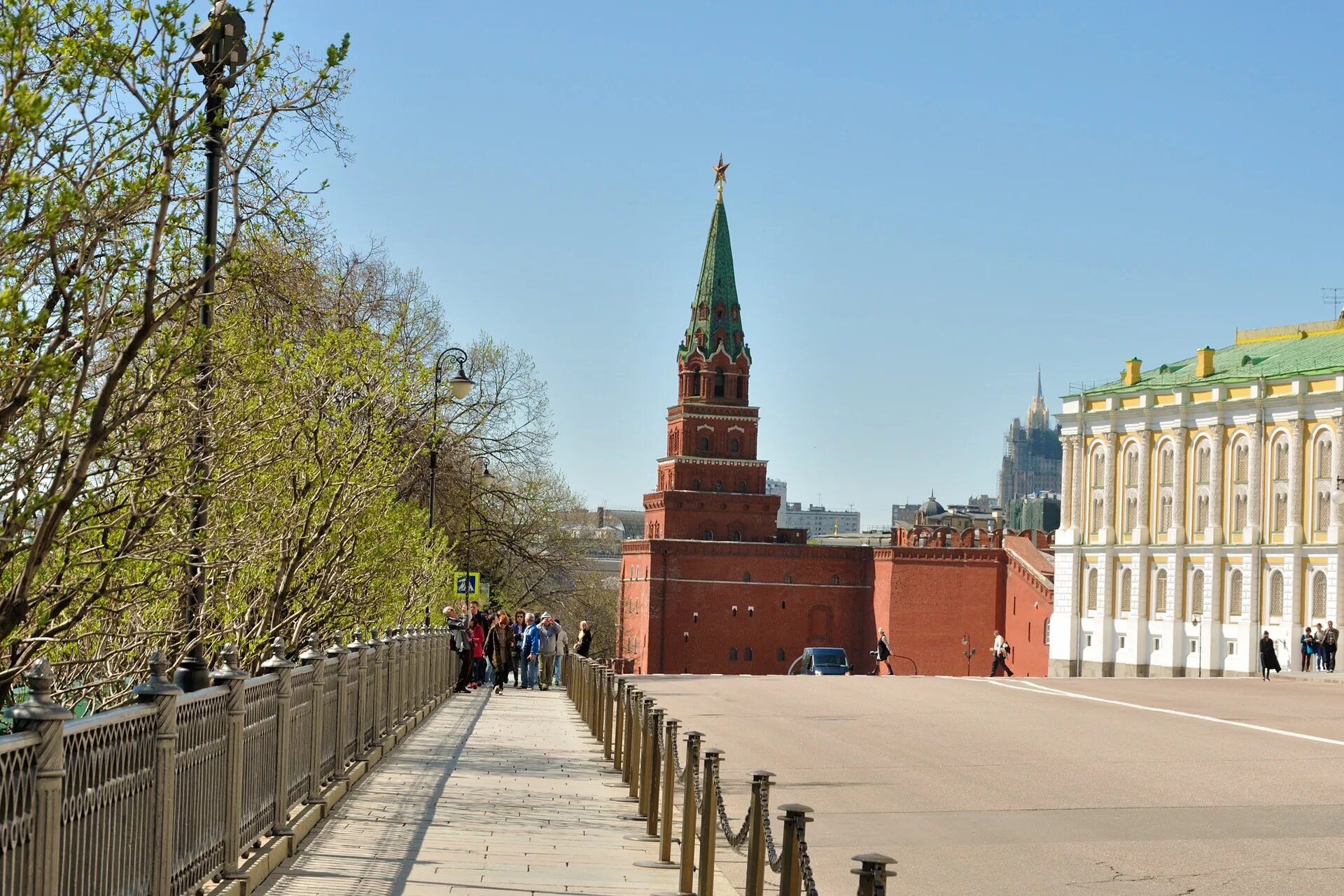 Стены кремля экскурсия. Московский Кремль экскурсии. Кремль обзорная экскурсия Москва. Экскурсия территория Московского Кремля. Московский Кремль обзорная экскурсия по Кремлю.