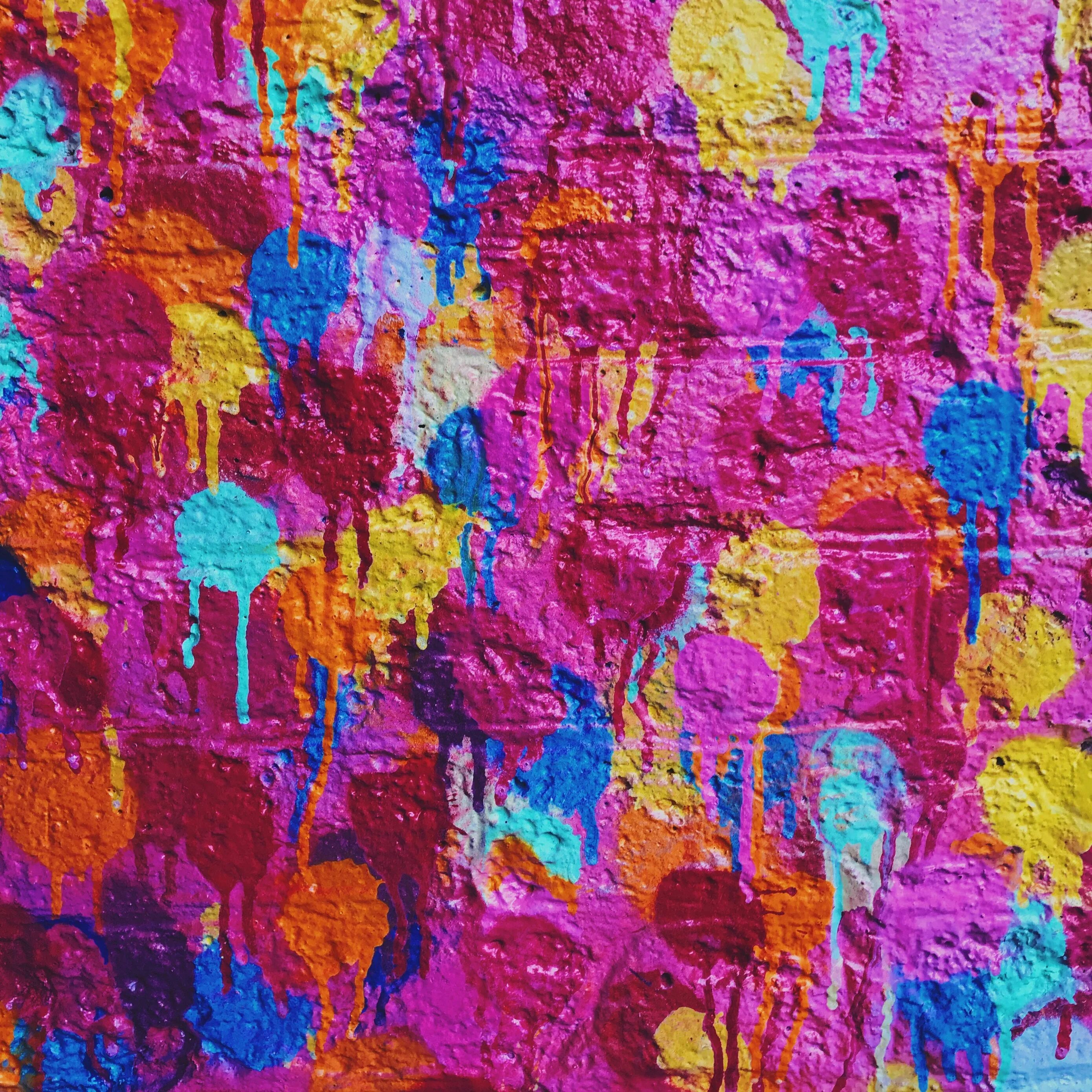 Пятно краски на стене. Потекшая краска обои. Текстура краски для стен. Декоративная покраска стен. Облупившаяся краска на стене.