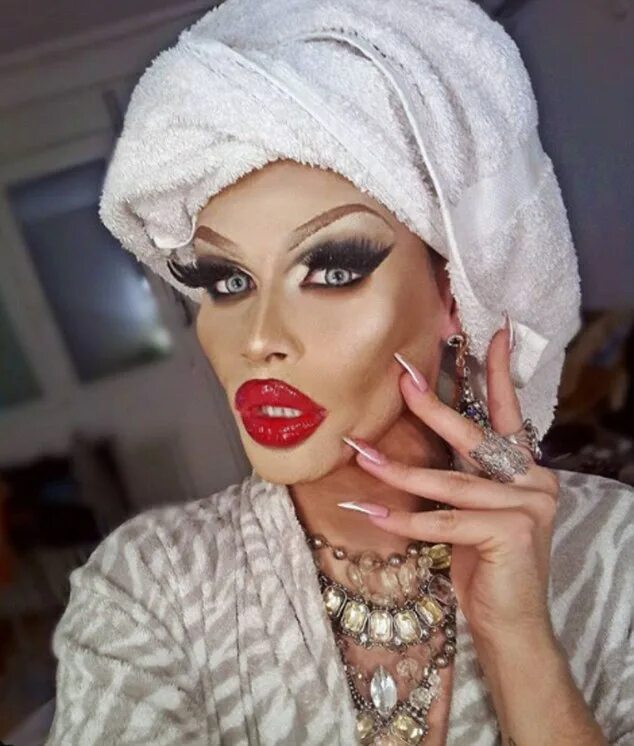 Макияж ката. Кэт крис. gabi santorini drag queen. кат крис макияж. кат крис макияж 2025.
