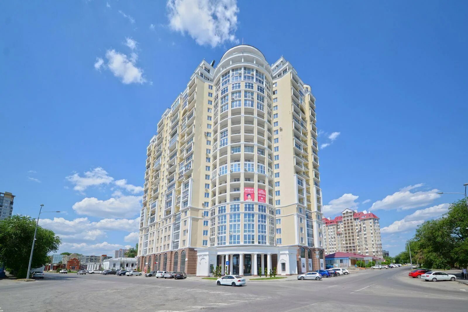 Этажи липецк офис. Волгоград, коммунистическая улица, 21. Волгоград ул пархоменко 2а. Жилой комплекс арбат волгоград. Мрт эксперт орел 3 курская.