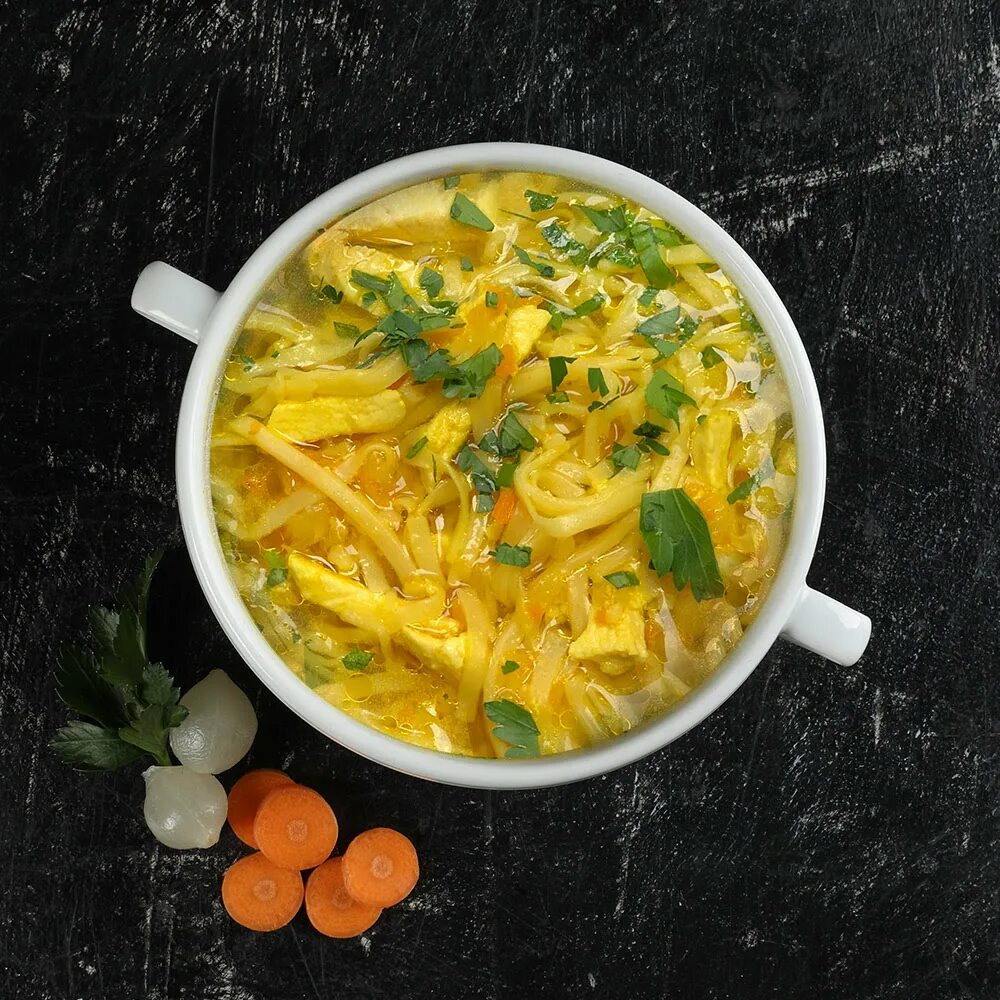 Вермишелевый супчик с курицей. Итальянский куриный суп. Куриный суп с лапшой. Куриная лапша классический. Суп лапша с куриным филе.