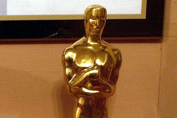МК Оскар. Что держит в руках Оскар. Киноакадемия рекомендует. Оскар что он держит в руках.