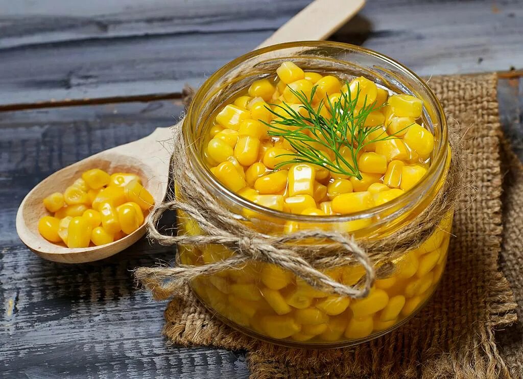 Кукуруза в банке. Кукуруза бондюэль 425мл. Сладкая кукуруза corn. Консервная кукуруза. Кукуруза консервированная зерна (canned corn grains).