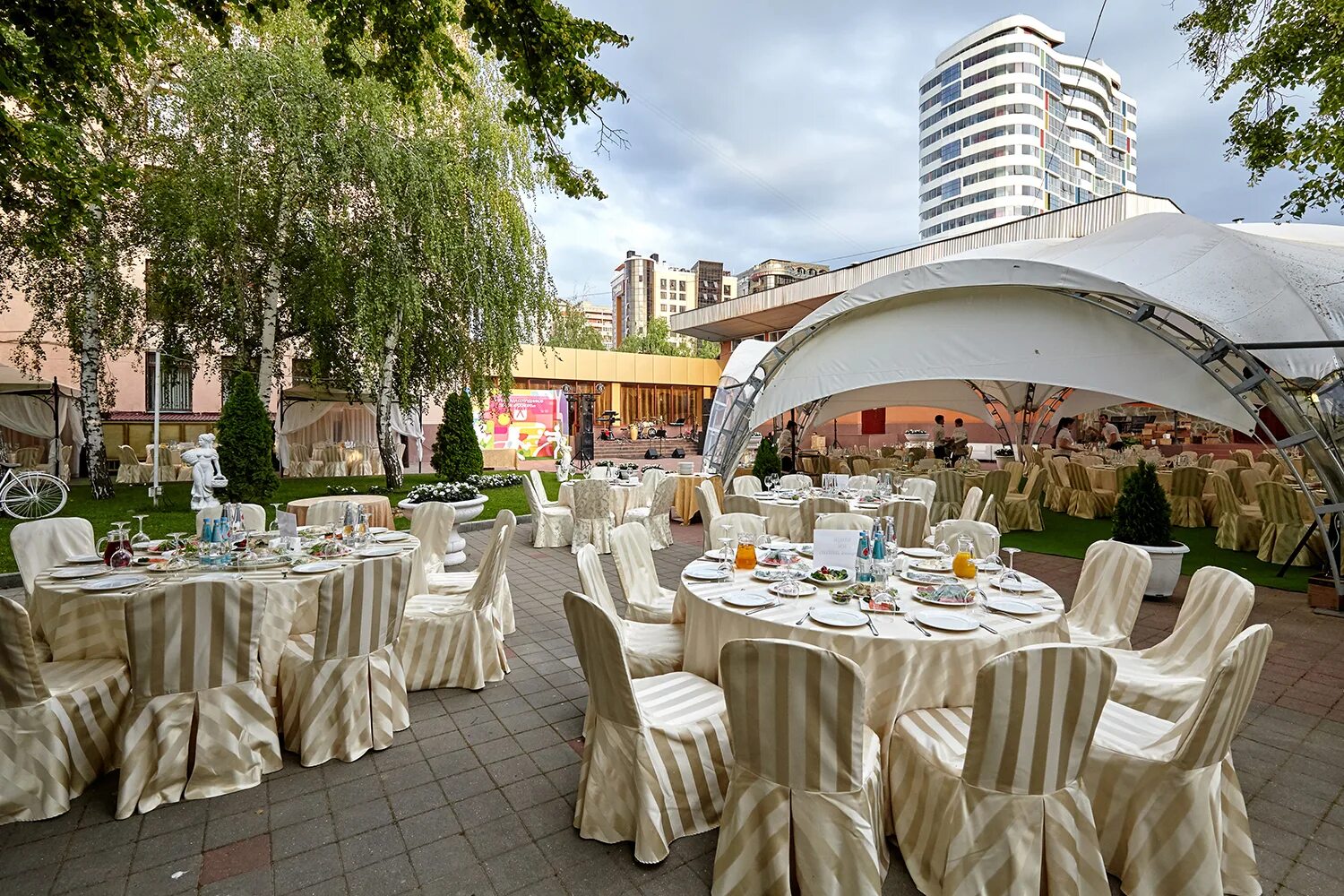 Екатерининский сад краснодар зал счастье. Екатерининский сад краснодар ресторан. Екатерининский зал кубанская набережная. Рестораны краснодара екатерининский. Рестораны краснодара екатерининский.