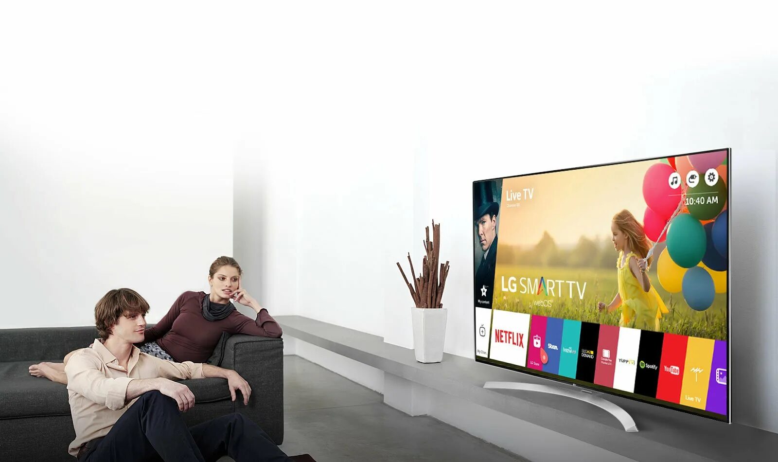 Lg thinq tv. Телевизор LG Smart TV. Телевизор LG Smart TV 2017. Телевизор LG Smart TV banner. Реклама на телевизорах LG Smart TV.